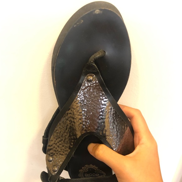 🌟HOST PICK🌟 Ecoté Hammered Metal and Faux Leather Thong Sandal - Picture 8 of 9